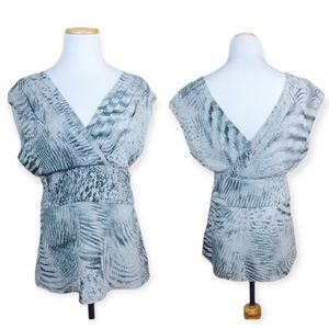 BANANA REPUBLIC Gray Pleated Animal Print V Neck Top 6 Small NWT
